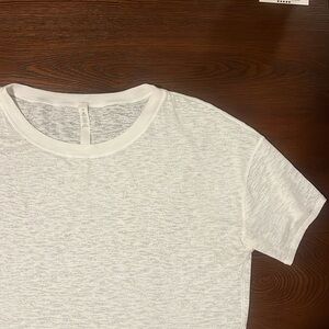 •LULULEMON• tee